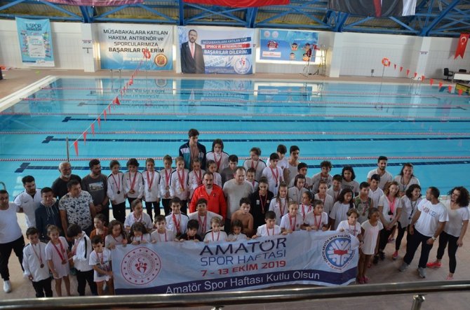 Amatör Spor Haftası yüzme yarışmaları gerçekleştirildi