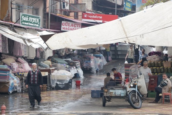 Vatandaşlar yağmura hazırlıksız yakalandı