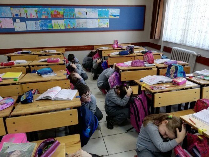Safranbolu’da okullarda deprem tatbikatı yapıldı
