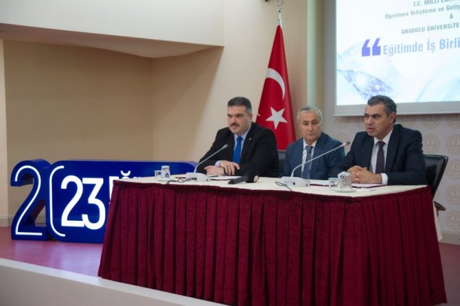 Anadolu Üniversitesi ve MEB arasında “Eğitimde İş Birliği” protokolü imzalandı