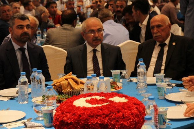 Vali Yaman: "Mardin olarak güçlü bir sesle ordumuzun yanındayız diye haykırıyoruz"