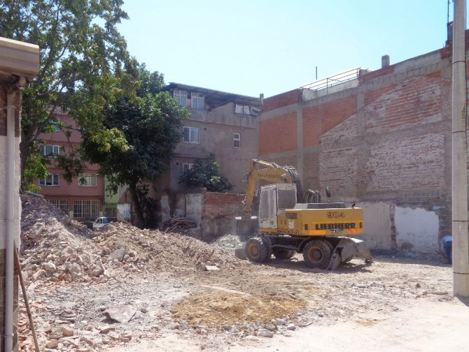 Osmangazi Belediyesi 85 metruk binayı yıktı