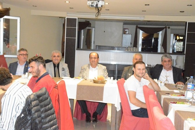 Başkan Demirtaş, Gülüç Belediyespor futbolcularına moral yemeği verdi