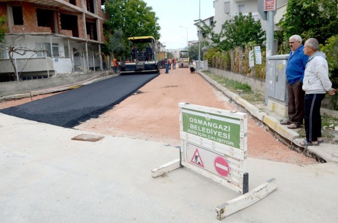 Osmangazi’de cadde ve sokaklar asfaltlanıyor