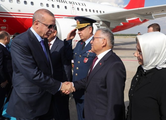 Cumhurbaşkanı Erdoğan, Büyükşehir Belediyesi’ni Ziyaret Etti