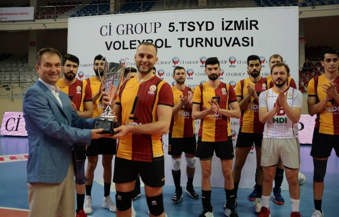 TSYD İzmir Voleybol Turnuvasında Galatasaray HDI Sigorta şampiyon oldu
