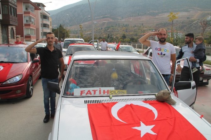 Modifiye tutkunlarından Mehmetçiğe destek konvoyu