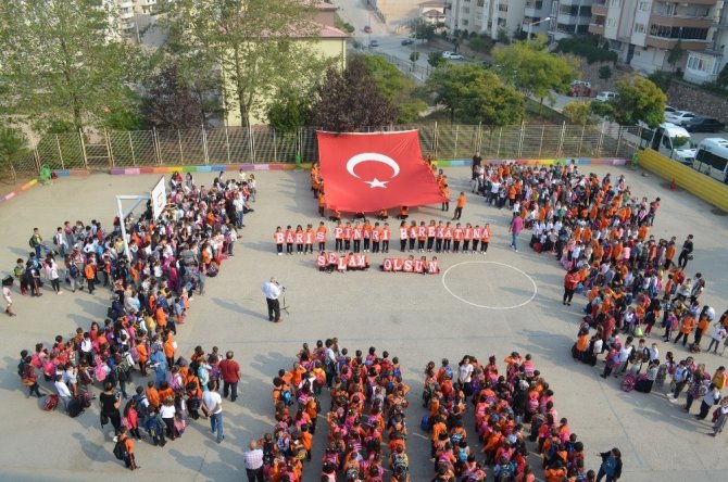 Minik öğrenciler Mehmetçiğe selam gönderdi