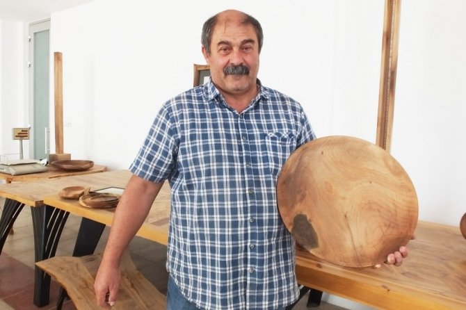 Balıkesirli mühendis zeytin odunlarını sanat eserine dönüştürüyor