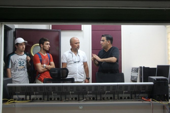 İletişim Fakültesi Öğrencilerinden TRT Antalya Radyosu’na ziyaret