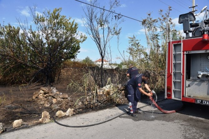 Antalya’da otluk ve çalılık yangını