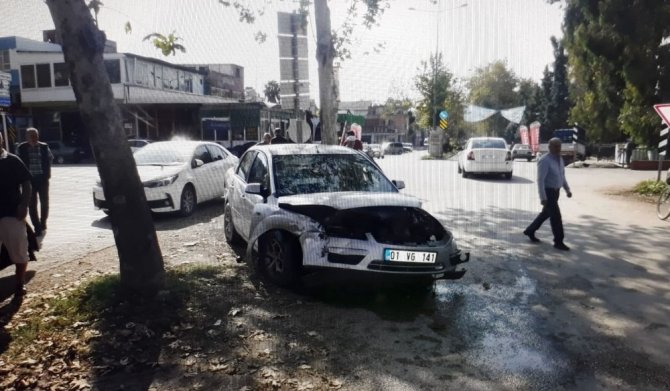 Adana’da, otomobiller çarpıştı: 8 yaralı