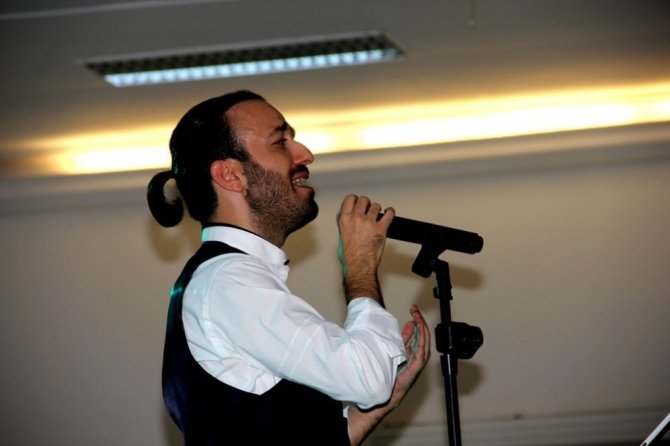 Ses sanatçısı Uzgidim memleketinde ilk konserini verdi