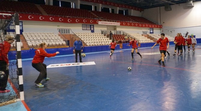 Kastamonu Belediyespor’da EHF Kupası hazırlıkları sürüyor