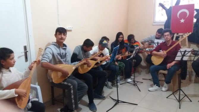 Dicle’de öğrencilere ücretsiz gitar ve bağlama kursu