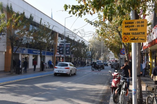 İstanbul Caddesinde park yasağı başladı
