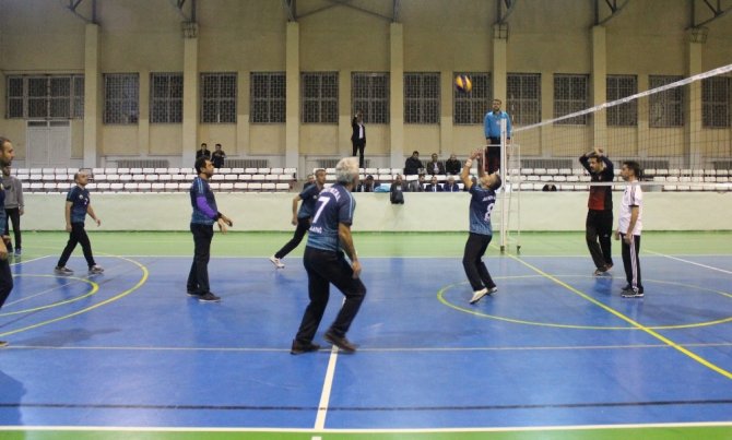 Elazığ’da Mehmet Akif İnan anısına voleybol turnuvası