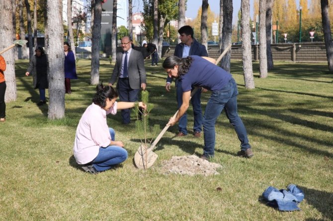 "11 Milyon Ağaç; Bugün Fidan, Yarın Nefes" Kampanyası’nda AGÜ Sümer Kampüsü’nde 350 fidan dikildi