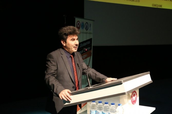 Sosyal Bilimler Kongresine Rektör Karacoşkun katıldı