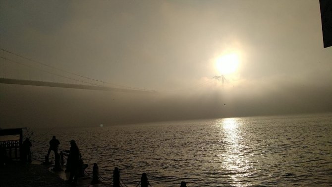 İstanbul Boğazı’nda sis etkili oluyor