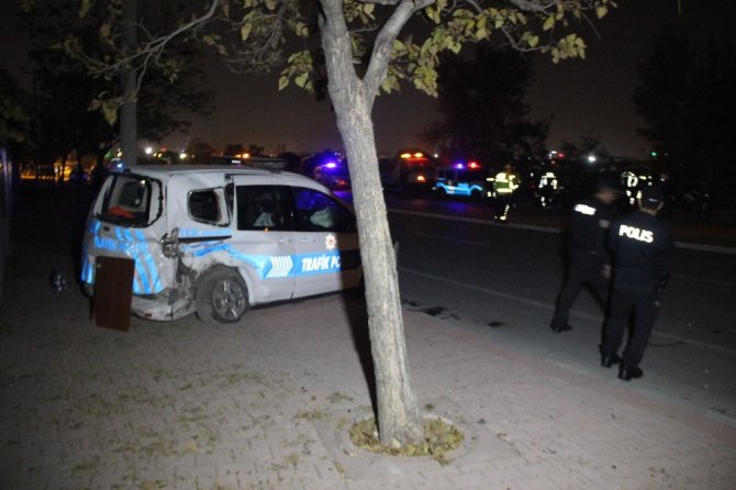 Polis aracına otomobil çarptı: 2’si polis, 3 yaralı
