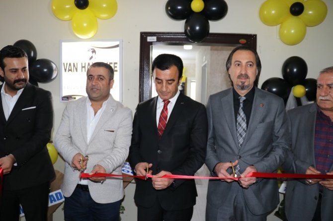 Van’da Hair Life Protez Saç Merkezi hizmete açıldı