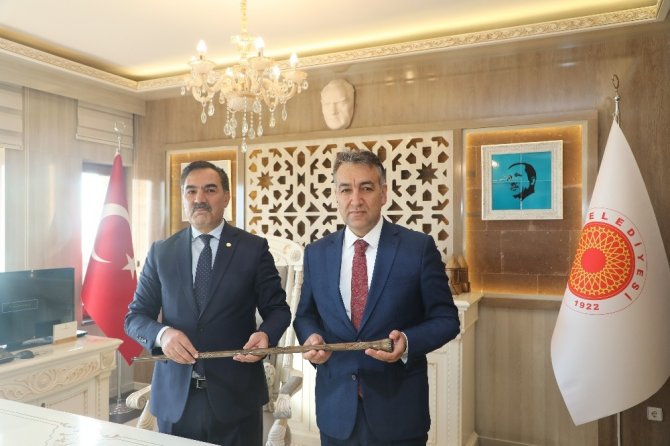 Bitlis Valisi Oktay Çağatay, Ahlat Belediyesini ziyaret etti