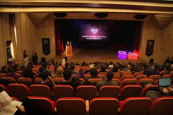 Anadolu Üniversitesi Açık ve Uzaktan Öğrenme Konferansı başladı