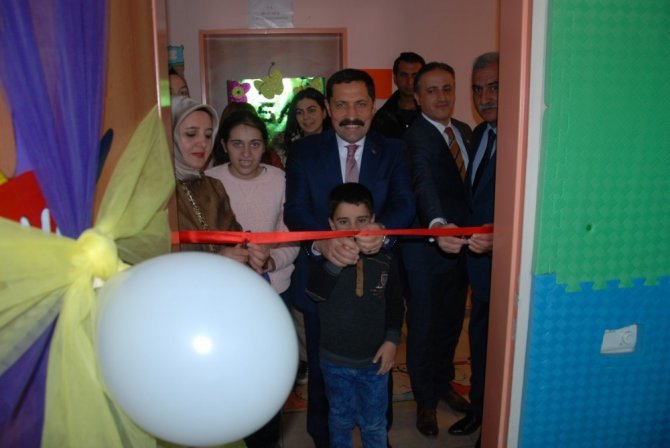 Ardahan’da özel eğitimli öğrenciler için eğitim verecek otizmli sınıfları ve spor salonu açıldı