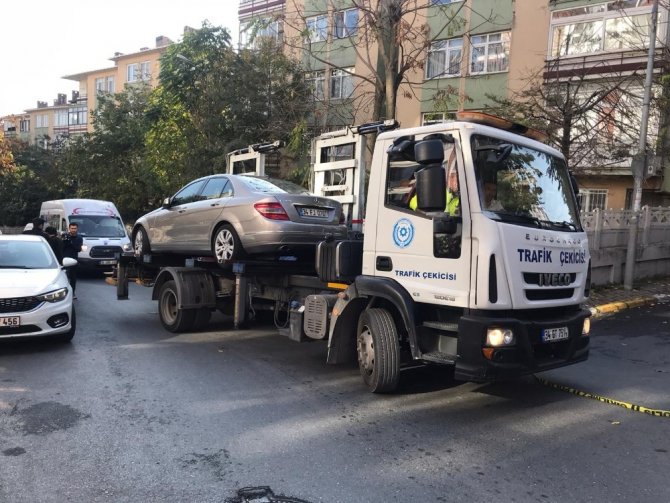 Bakırköy’de ölen aileye ait olduğu iddia edilen araç emniyet otoparkına çekildi