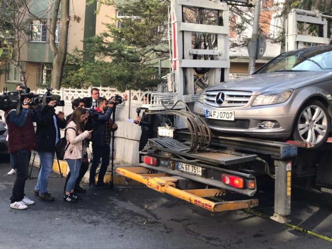 Bakırköy’de ölen aileye ait olduğu iddia edilen araç emniyet otoparkına çekildi