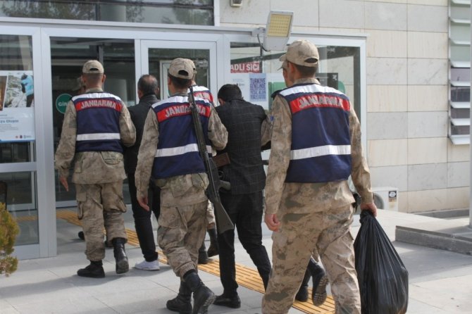 Elazığ’da 5 kilo esrarla yakalanan 2 şüpheli tutuklandı