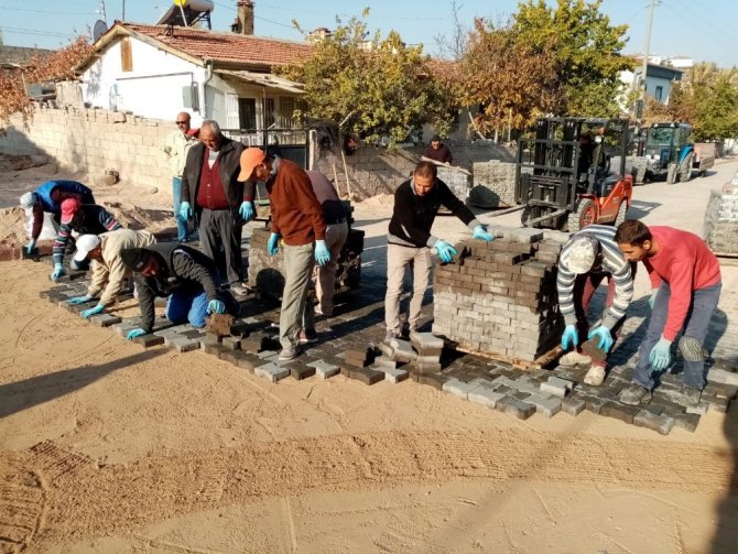 Gülşehir’de 3 mahallede yol yapım çalışmaları devam ediyor