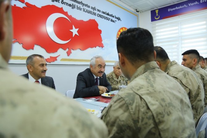 Bakan Yardımcısı Ersoy ile Jandarma Genel Komutanı Çetin Tunceli’de
