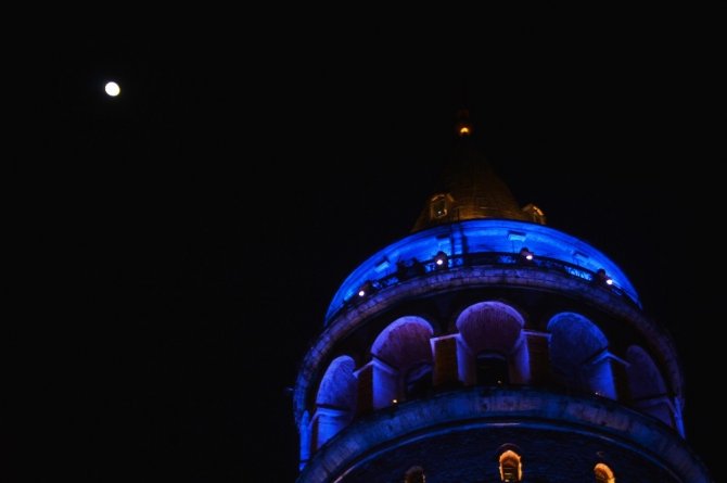 Galata Kulesi ’Dünya Diyabet Günü’ nedeniyle maviye büründü