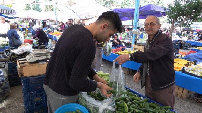 Denizli’de sebze ve meyve fiyatlarından esnaf da vatandaş da memnun