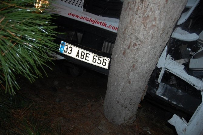 Bursa’da otomobile TIR çarptı, otomobil sürücüsü araç içinde sıkıştı