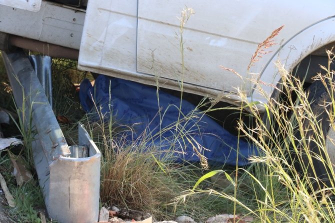 13 yaşındaki çocuk çilek tezgahını açarken kamyonetin altında kaldı