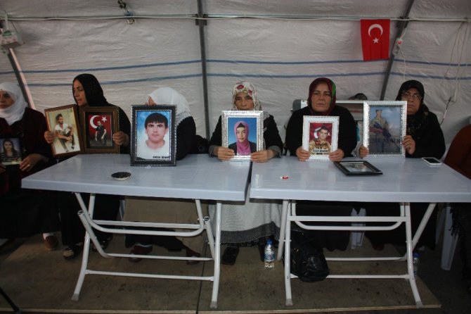 HDP önündeki ailelerin evlat nöbeti 77’nci günde