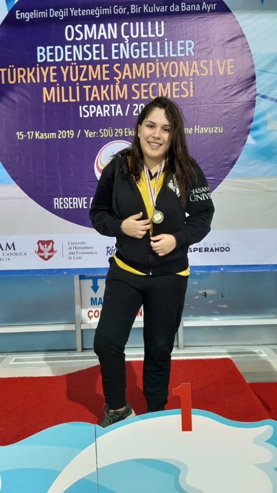HKÜ’nün yüzmedeki gururu Türkiye şampiyonu oldu