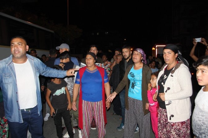 Antalya’da mahalleli hız-kes yapılması için sokağa döküldü