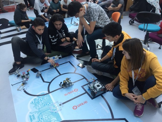 Eğitim robotları yarışmasında Devrek ikinci oldu