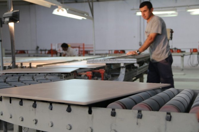 Uşak Üniversitesi ’Deri, Tekstil, Seramik’ alanında sanayicinin tasarım kaynağı oldu