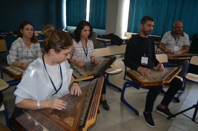 İTÜ akademisyenlerinden MEB bünyesindeki müzik öğretmenlerine müzik dersi