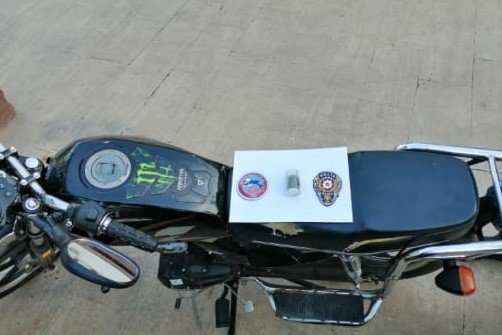 Çalıntı motosikletle gezen şahıstan uyuşturucu madde çıktı