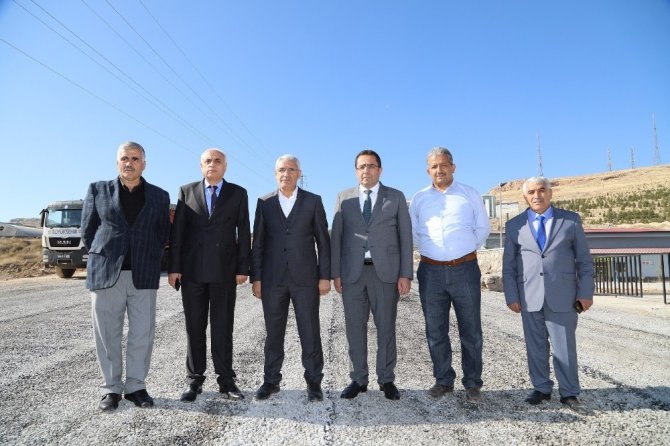 Okul yolu asfaltlandı, Başkan Gürkan inceleme yaptı