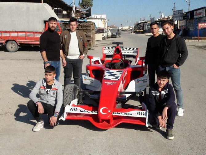 Yozgatlı kaporta ustası kendi imkanlarıyla ‘Formula 1’ aracı yaptı