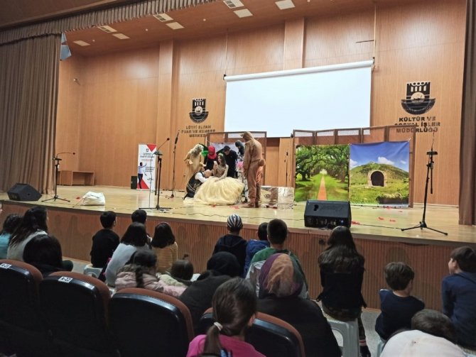 Karaman Belediyesi tiyatro günlerine yoğun ilgi