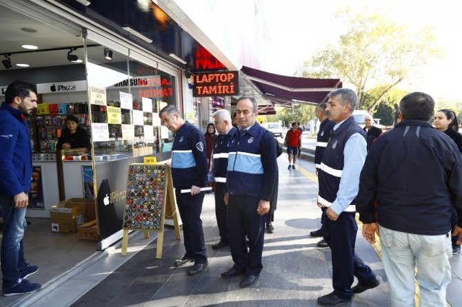 Manavgat Belediyesi ana caddelerde hizmet seferberliği başlattı