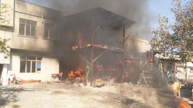 Tarsus’ta ev yangını